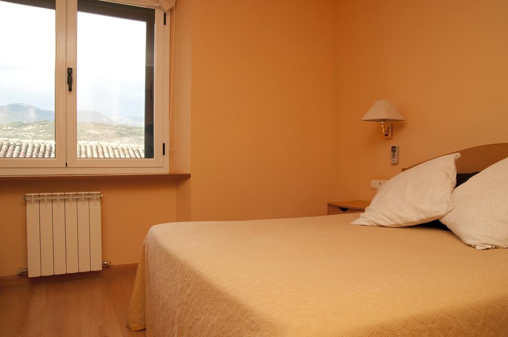 Hotel Villa De Ayerbe Luaran gambar