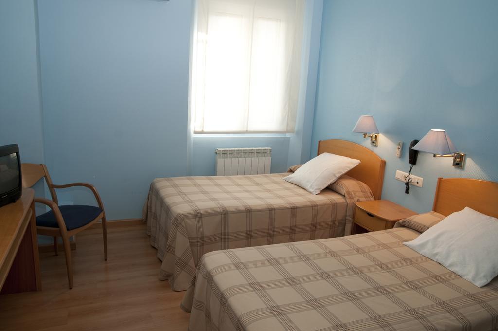 Hotel Villa De Ayerbe Luaran gambar