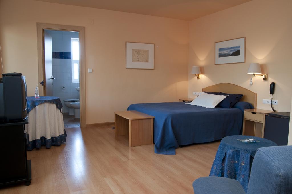 Hotel Villa De Ayerbe Luaran gambar
