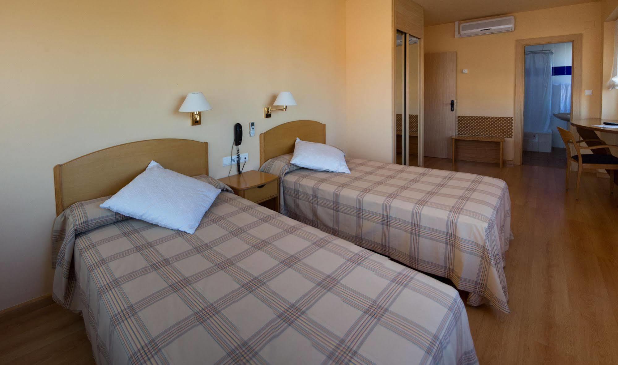 Hotel Villa De Ayerbe Luaran gambar