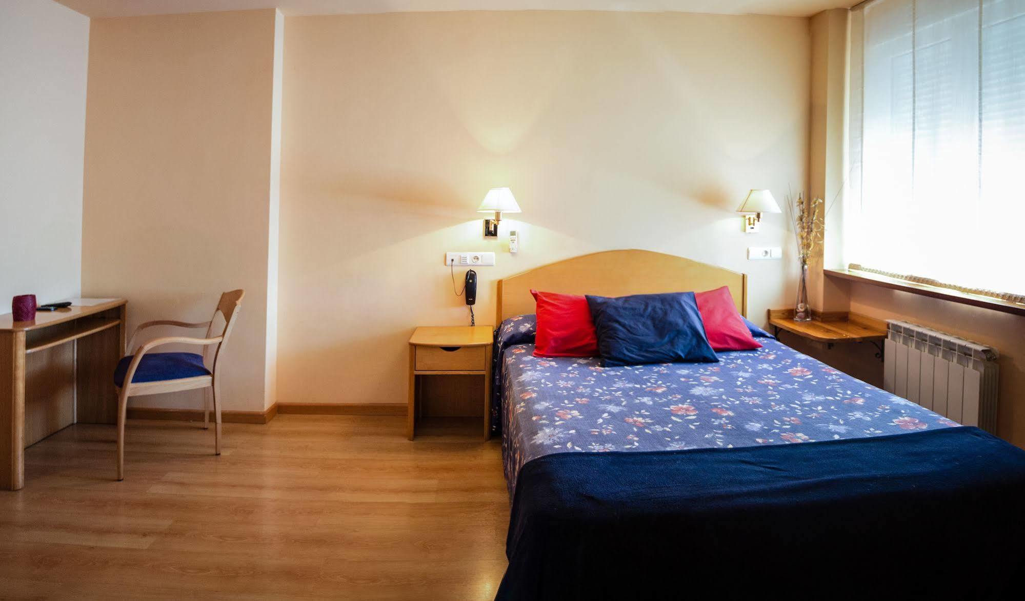 Hotel Villa De Ayerbe Luaran gambar