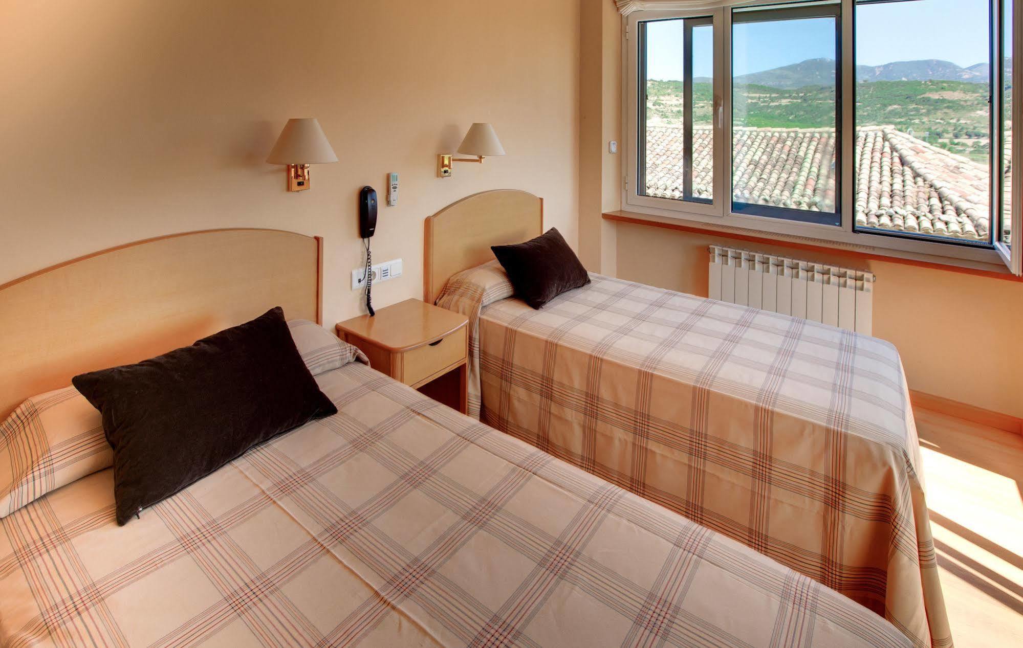 Hotel Villa De Ayerbe Luaran gambar